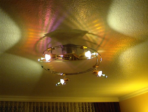Die neue Lampe im Wohnzimmer